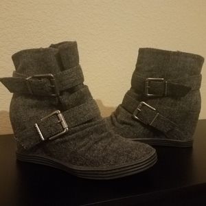 Low-top winter boots with platform size 8.5